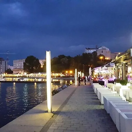 Kasa Central Πανσιόν *